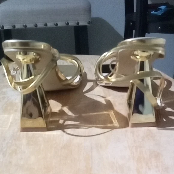 Elegant Gold Strappy Women's Heels - Picture 3 of 3